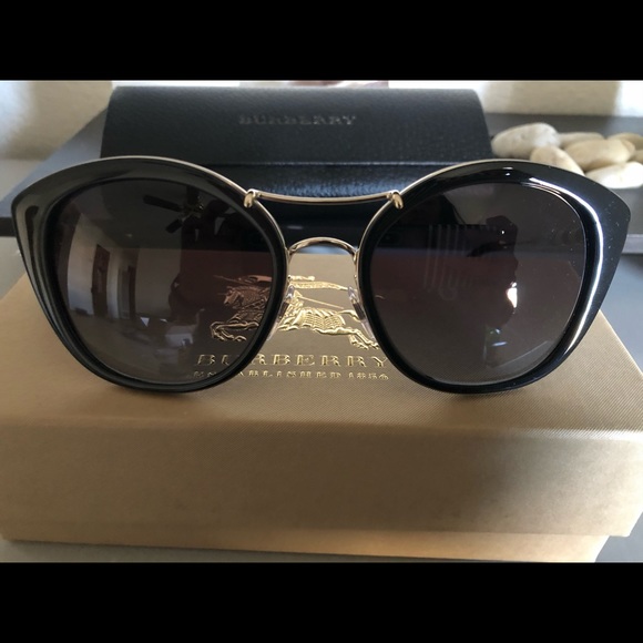 Burberry sunglasses - Picture 8 of 8